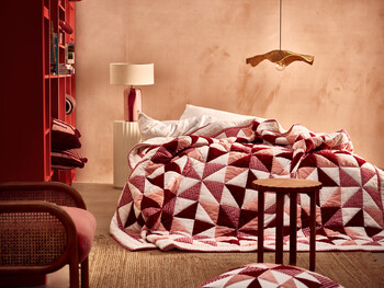 https://blog.prshots.co.uk/contents/archives/329/362/images/thumb350x287_auto/oliver-bonas_burgundy-pink-gingham-patchwork-quilt_fa01e_thumb.jpg