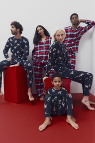 https://blog.prshots.co.uk/contents/archives/98/201/images/thumb350x287_auto/marks_amp_spencer_ms-xmas-matching-pyjamas-2024-2_thumb.jpg